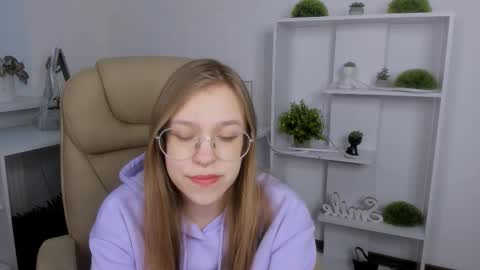 layriantavee online show from March 30, 6:03 am