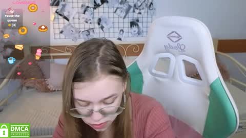 layriantavee online show from April 7, 6:25 am