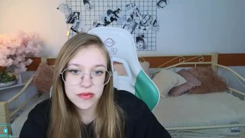 layriantavee online show from April 12, 6:18 am