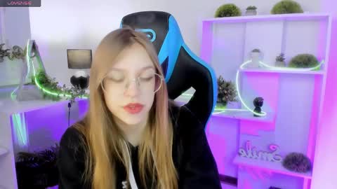 layriantavee online show from April 16, 6:36 am