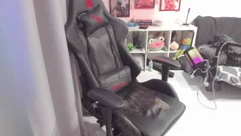 Snapshot of lazy_haze chatting on January 14, 9:13 am Haze aka Slava online show from January 14, 9:13 am