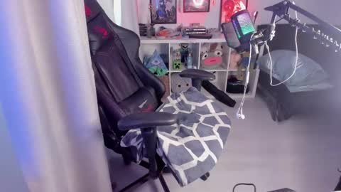 Snapshot of lazy_haze chatting on March 12, 8:08 am Haze aka Slava online show from March 12, 8:08 am