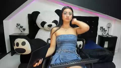 LEA online show from April 14, 2:39 am