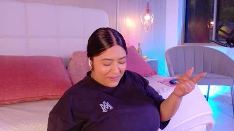 Snapshot of leah_bensoon chatting on September 12, 4:18 pm Leah online show from September 12, 4:18 pm