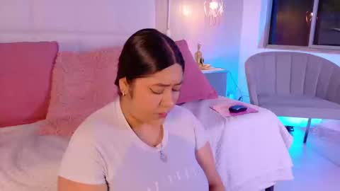 Snapshot of leah_bensoon chatting on September 13, 3:01 pm Leah online show from September 13, 3:01 pm