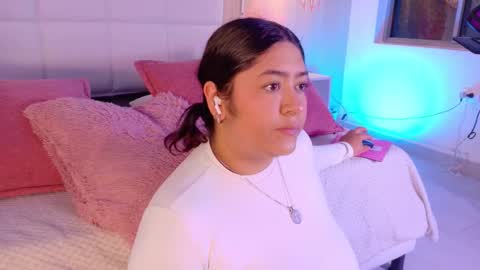 Snapshot of leah_bensoon chatting on September 15, 3:45 pm Leah online show from September 15, 3:45 pm