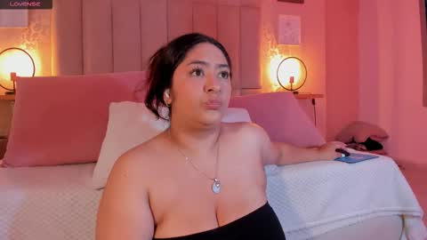 Snapshot of leah_bensoon chatting on November 13, 1:54 pm Leah online show from November 13, 1:54 pm