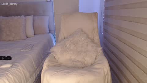 Leah online show from December 27, 9:28 am