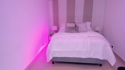 Leah  Greyy online show from January 6, 11:25 am