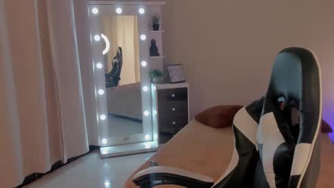 leahaltomm online show from March 6, 6:48 pm