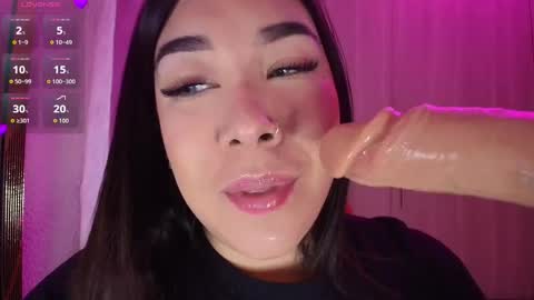 leah online show from November 15, 10:45 am