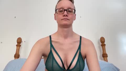 Lee online show from February 24, 4:04 pm