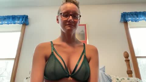 Lee online show from December 4, 3:32 pm