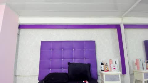 leamoreau__ online show from October 14, 12:17 pm