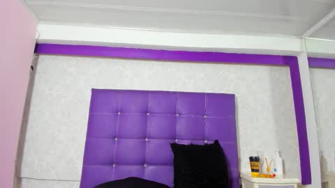 leamoreau__ online show from October 21, 11:00 am