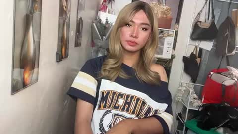 Snapshot of leanashleychatto2 chatting on July 17, 6:57 pm Miss Candy online show from July 17, 6:57 pm