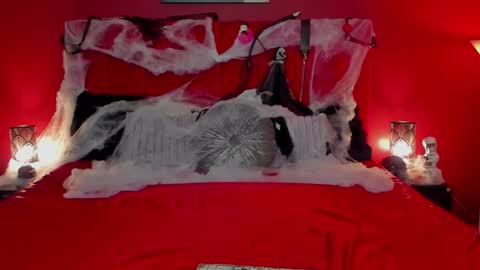 Snapshot of leanoir chatting on October 31, 6:03 am LeaNoir online show from October 31, 6:03 am