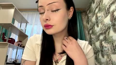 Kiki online show from April 2, 3:09 pm