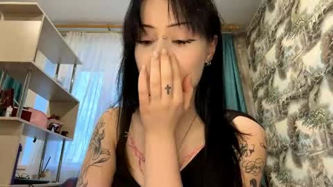 Kiki online show from April 10, 3:17 pm