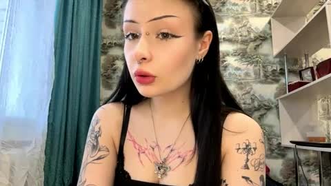 Kiki online show from April 13, 3:28 pm