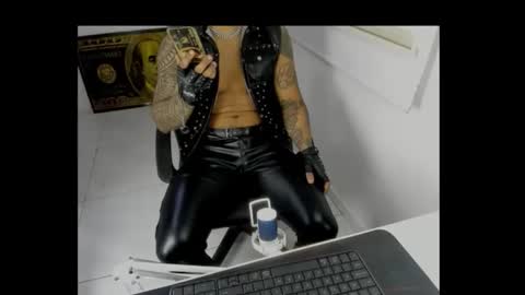 leather_king_of_bitches online show from April 11, 12:48 am