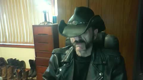 leathergreaser online show from May 4, 9:11 pm