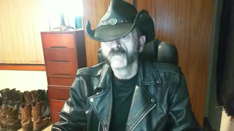 leathergreaser online show from May 9, 8:03 pm
