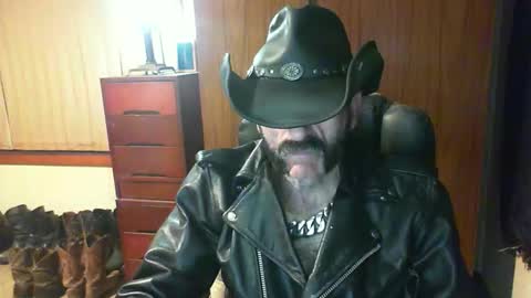 leathergreaser online show from May 12, 8:06 pm