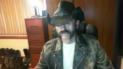 leathergreaser online show from May 23, 9:19 pm
