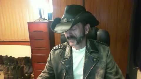 leathergreaser online show from May 25, 7:53 pm