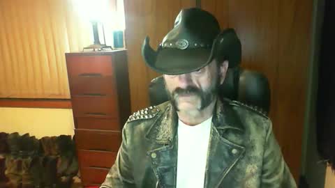 leathergreaser online show from May 26, 11:39 am
