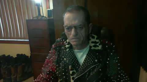 Snapshot of leathergreaser chatting on June 19, 10:02 pm leathergreaser online show from June 19, 10:02 pm