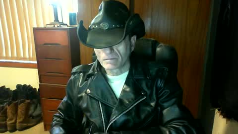 Snapshot of leathergreaser chatting on June 26, 11:09 pm leathergreaser online show from June 26, 11:09 pm