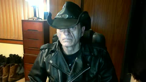 Snapshot of leathergreaser chatting on July 1, 4:40 pm leathergreaser online show from July 1, 4:40 pm