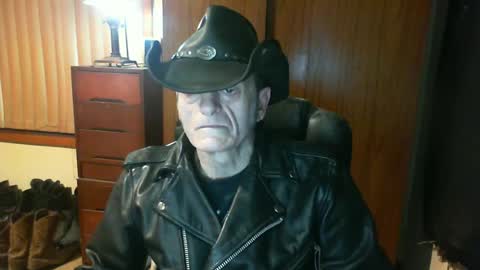 Snapshot of leathergreaser chatting on July 2, 8:04 pm leathergreaser online show from July 2, 8:04 pm