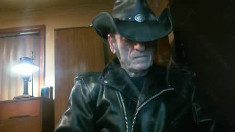 Snapshot of leathergreaser chatting on July 11, 9:05 pm leathergreaser online show from July 11, 9:05 pm