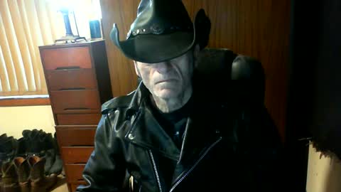 Snapshot of leathergreaser chatting on July 12, 9:28 pm leathergreaser online show from July 12, 9:28 pm