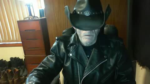 Snapshot of leathergreaser chatting on July 14, 9:31 pm leathergreaser online show from July 14, 9:31 pm