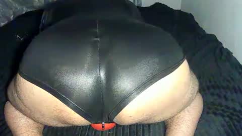 Snapshot of leatherman31 chatting on November 22, 2:16 pm leatherman31 online show from November 22, 2:16 pm