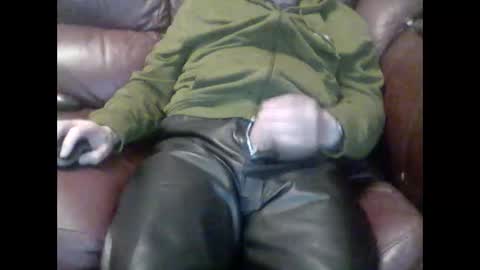 leatherpants68 online show from October 10, 10:42 pm