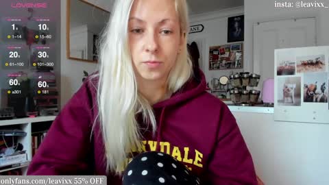 Snapshot of leavixx chatting on December 11, 11:41 am LeaVixx online show from December 11, 11:41 am