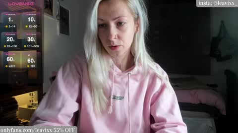 Snapshot of leavixx chatting on December 17, 4:11 pm LeaVixx online show from December 17, 4:11 pm