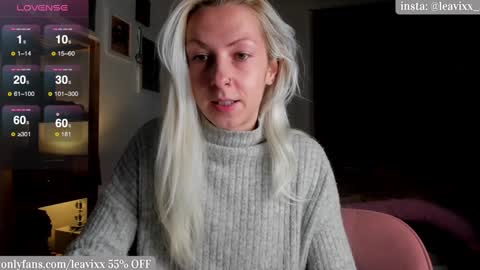 Snapshot of leavixx chatting on December 22, 5:53 pm LeaVixx online show from December 22, 5:53 pm