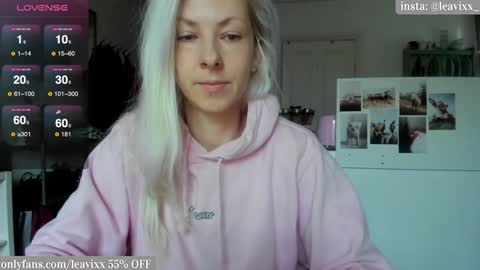 Snapshot of leavixx chatting on December 23, 8:22 am LeaVixx online show from December 23, 8:22 am