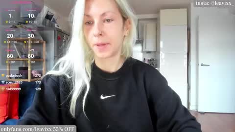 Snapshot of leavixx chatting on October 29, 10:17 am LeaVixx online show from October 29, 10:17 am