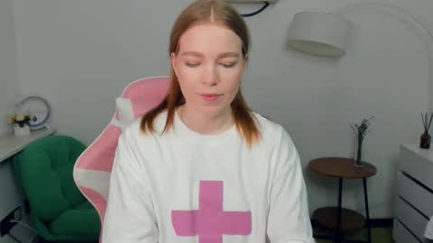 Snapshot of ledacopus chatting on December 5, 8:16 pm Lilly online show from December 5, 8:16 pm