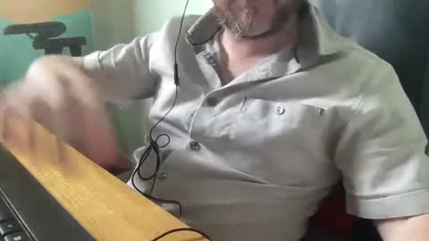 Snapshot of lee_8891 chatting on June 18, 8:25 am lee_8891 online show from June 18, 8:25 am
