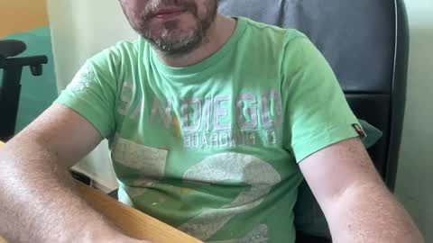 lee_8891 online show from July 28, 11:39 am