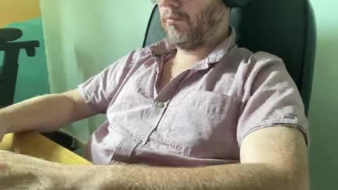 lee_8891 online show from August 5, 9:34 am