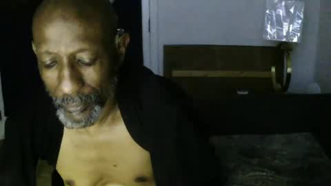Snapshot of leeguy_hugedick chatting on July 6, 9:06 am Ebony DeafGuy online show from July 6, 9:06 am